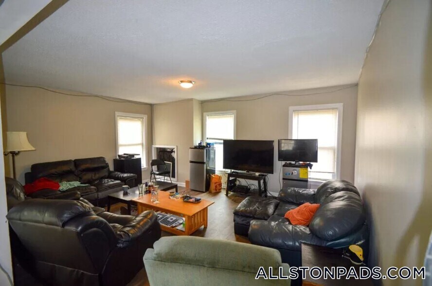 Building Photo - 5 W Sorrento St