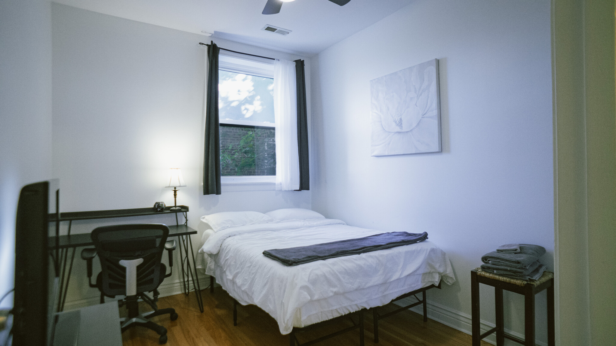 Second Bedroom - 6709 N Lakewood Ave