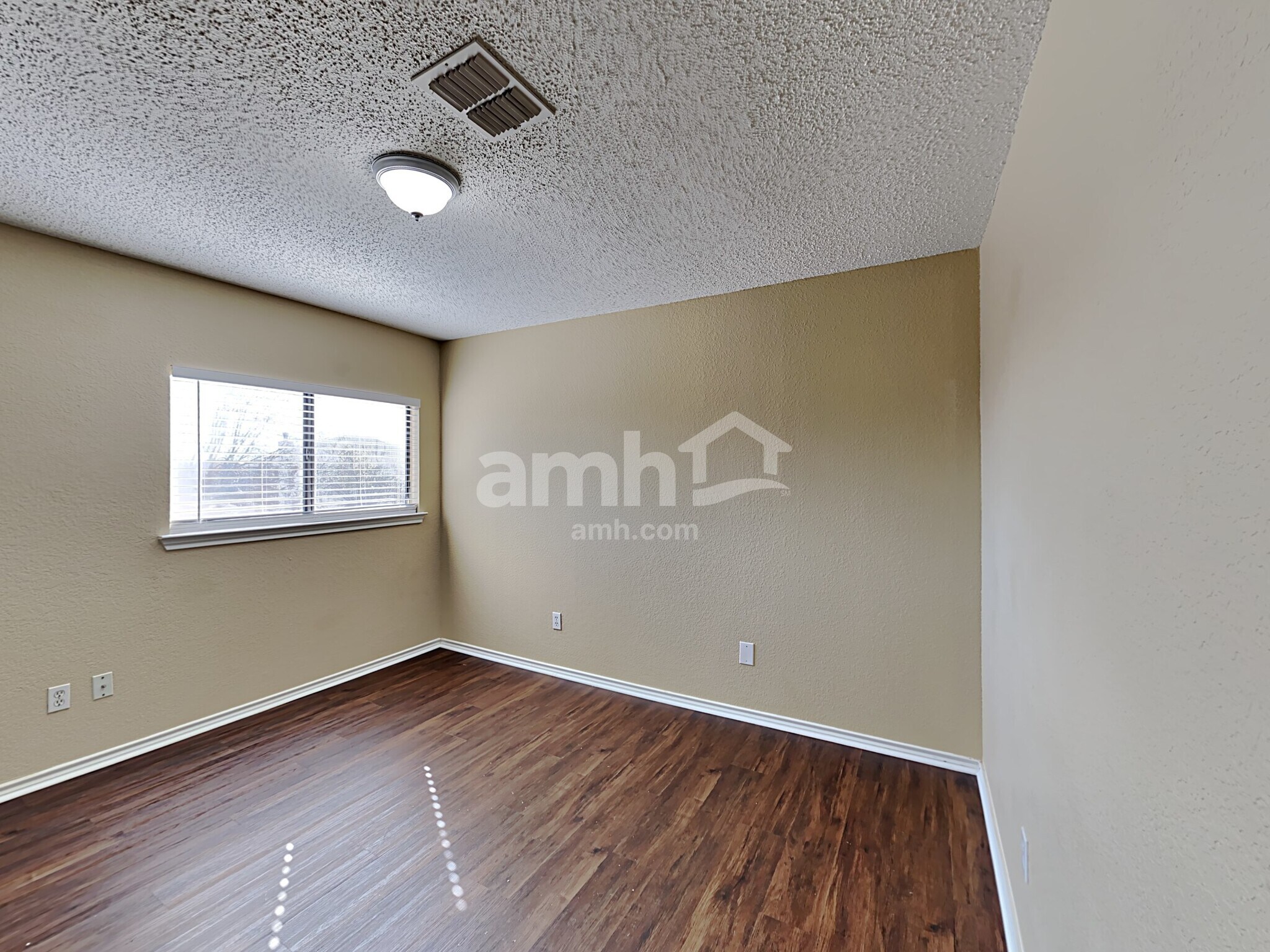 Building Photo - 304 Sandlewood Ln