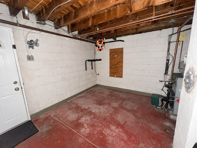 Building Photo - 6797 Lawnton St