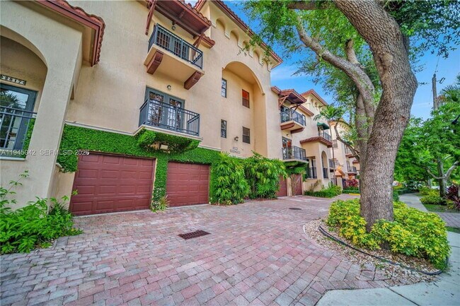 Building Photo - 2829 Coconut Ave