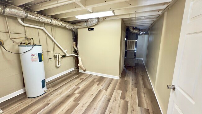 Building Photo - 2563 Hacks Cross Rd