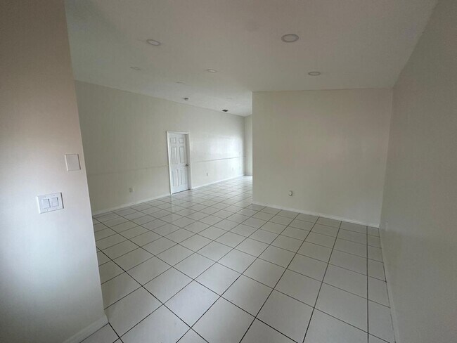 Building Photo - 9316 NW 121 Terrace