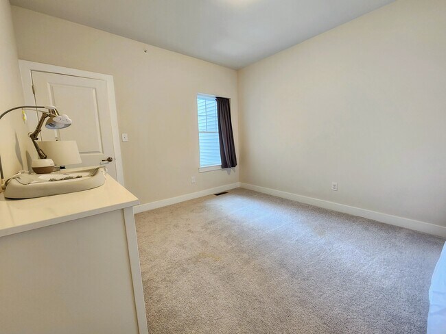 Building Photo - 36 Lochiel Ln