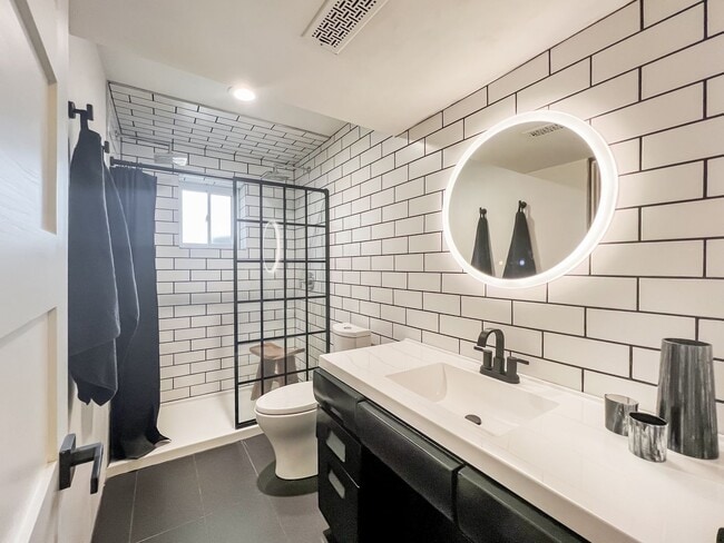 Building Photo - Remodeled 3-Bedroom Single Family Home wit...