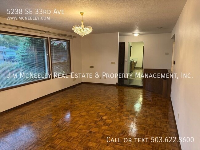 Building Photo - 5238 SE 33rd Ave