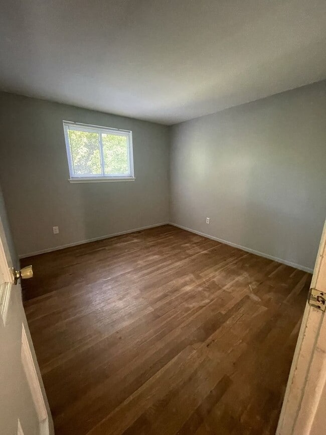 Building Photo - Spacious Four Bedroom Home Available Summer of 2026!