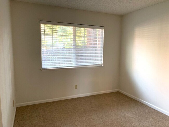 Building Photo - Lovely 3-Bedroom Home on a Cul-De-Sac in Fair Oaks