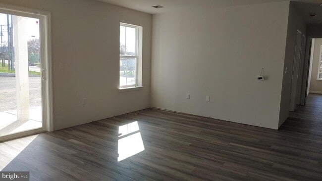 Building Photo - 1000 COLBY Ln