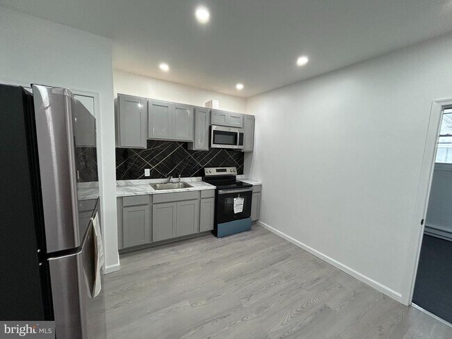 Building Photo - 222 W Patterson St