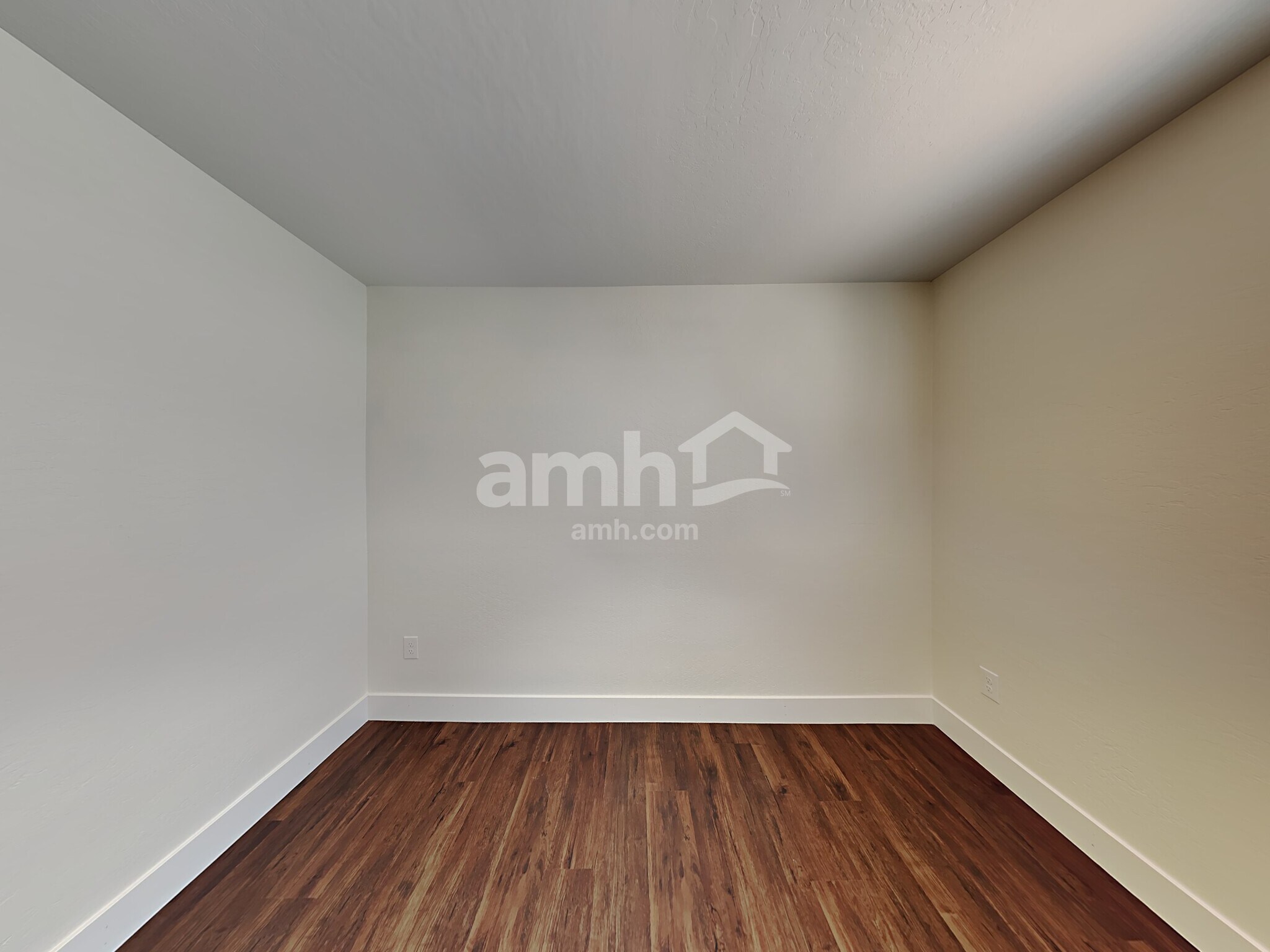 Building Photo - 7457 E Laguna Azul Ave