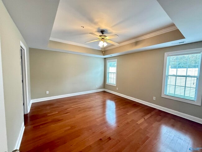 Building Photo - 472 Shamrock Dr