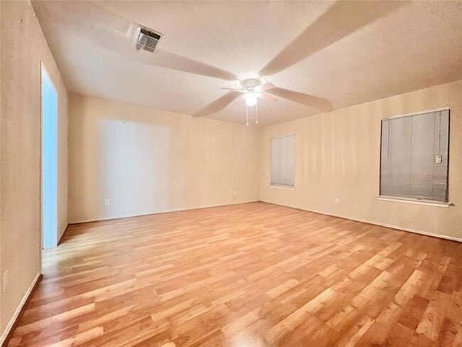 Building Photo - 222 Mossy Rock Dr