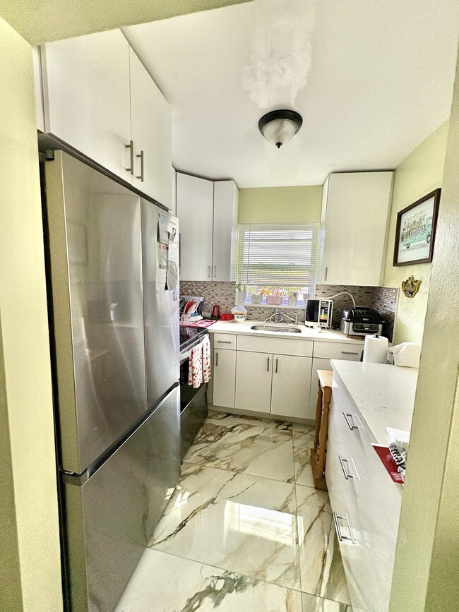 Building Photo - 166 Sheffield G