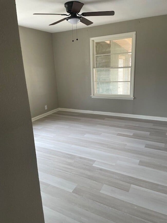 Building Photo - 1415 Hackberry Ave