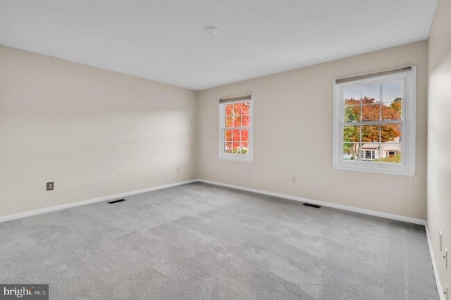 Building Photo - 5 Greenleigh Cir