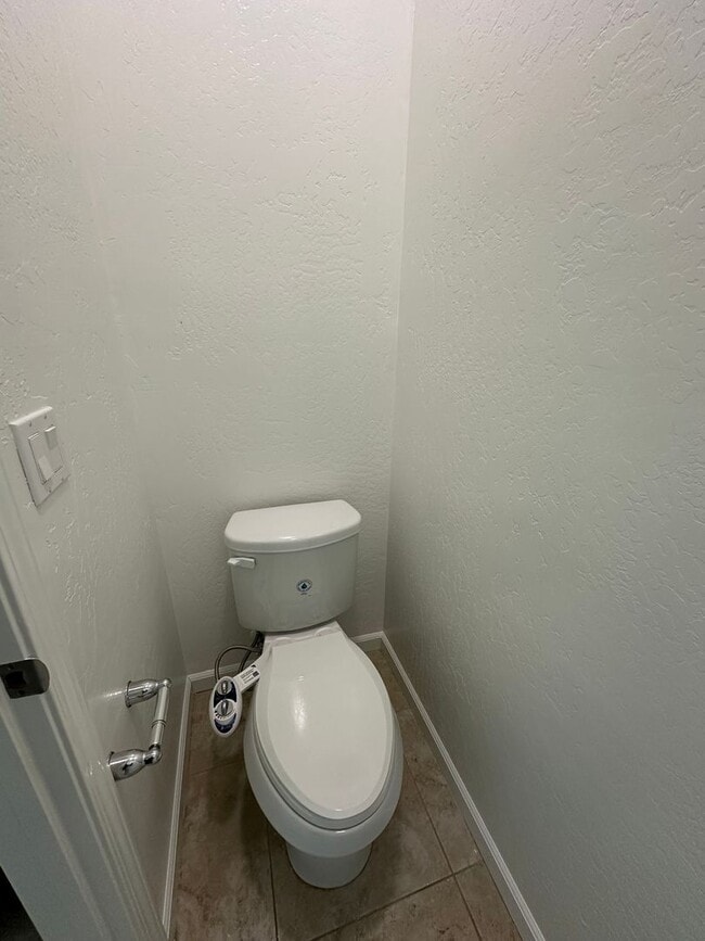 Building Photo - NW Visalia Home Coming Soon!