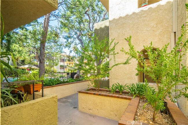 Building Photo - 497 E California Blvd