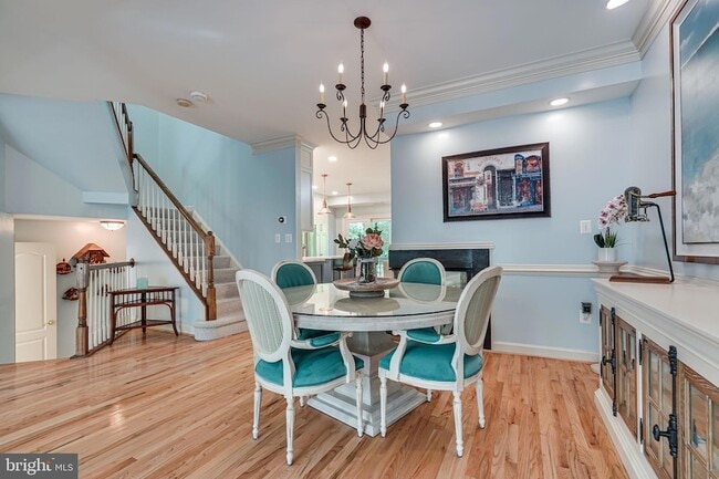 Building Photo - 150 Rees Pl