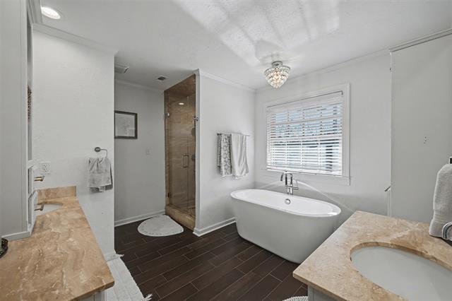 Building Photo - 2100 Daisy Ln