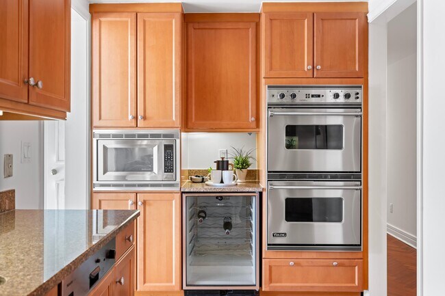 Building Photo - 1111 23rd St NW