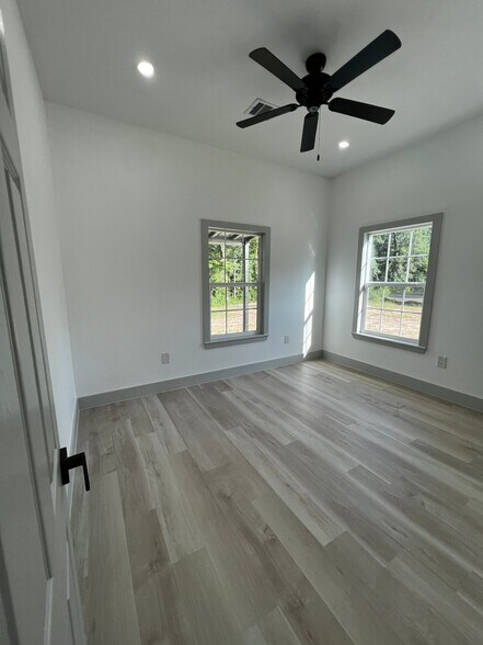 Building Photo - 982 Dundee Dr