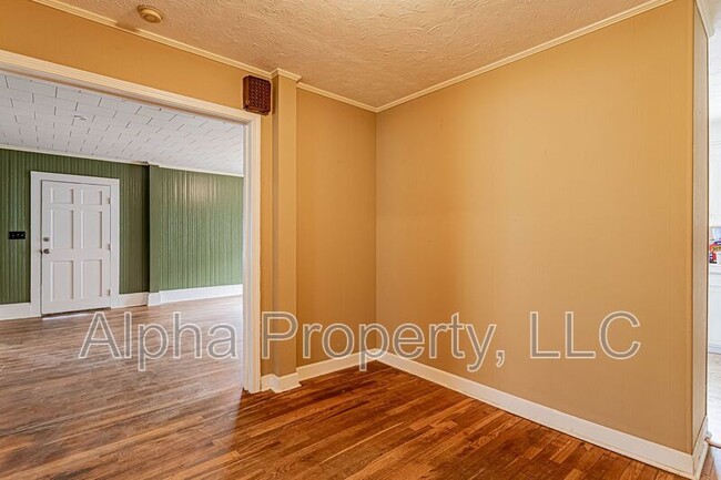 Building Photo - 678 N Liberty St