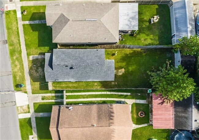 Building Photo - 805 Ave A