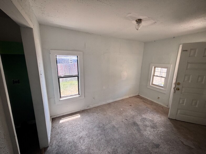 Building Photo - 2621 Tarlton St