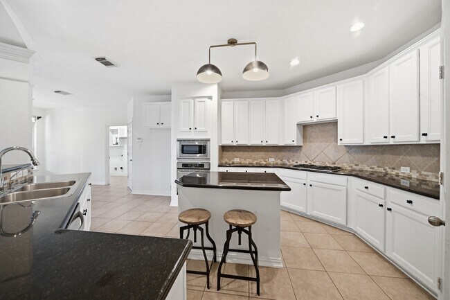 Building Photo - 51 N Scribewood Cir