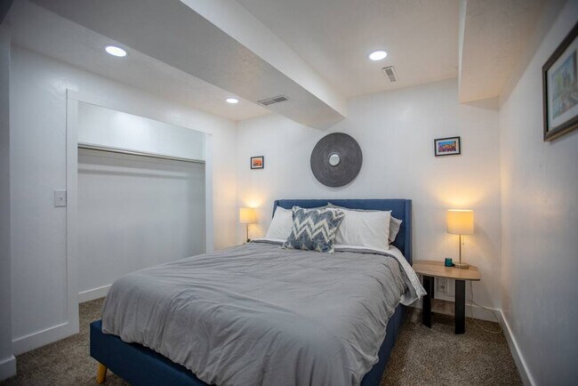 Building Photo - 9949 E Sego Lily Dr