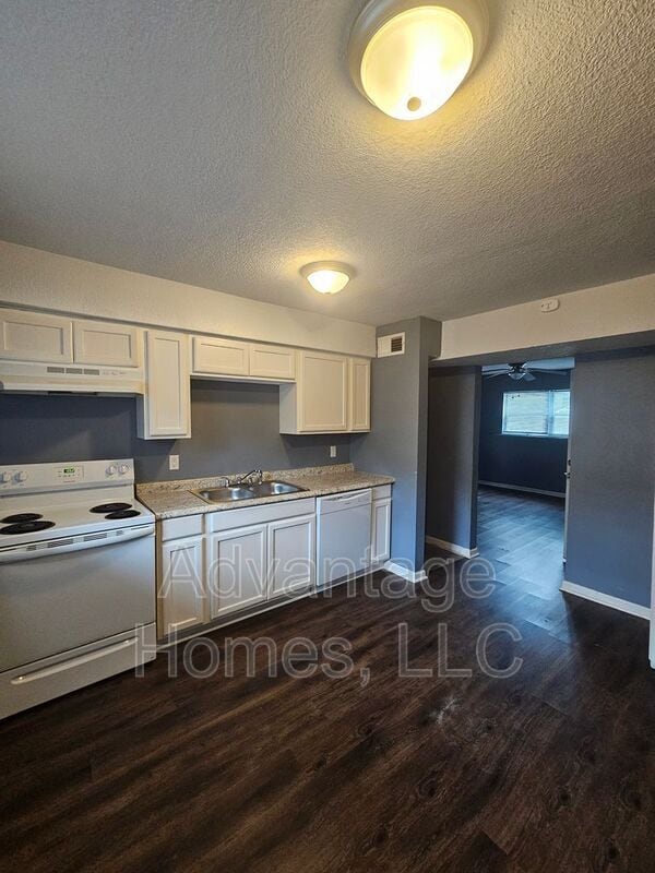 Building Photo - 704 N 70th St