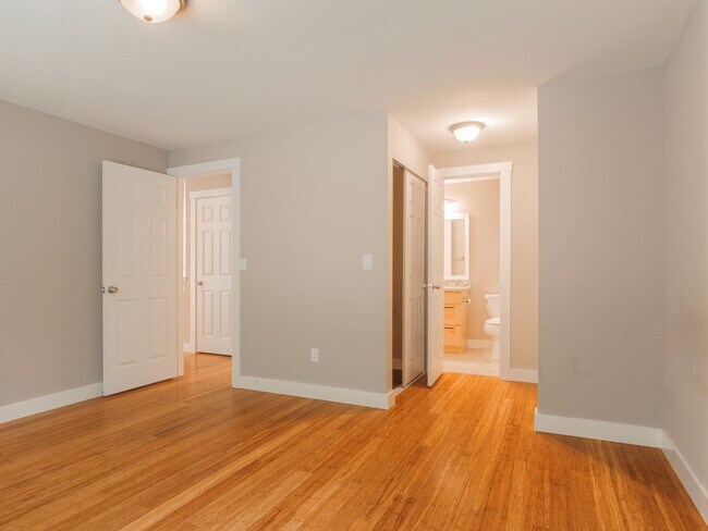Building Photo - 3 Bed - 1.5 Bath Home in Des Moines WA