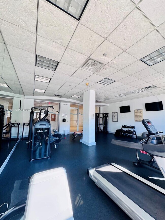 Building Photo - 401 NE 69th St