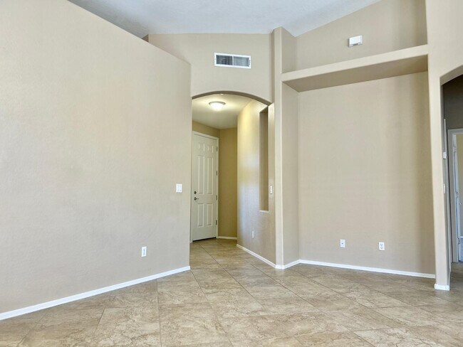 Building Photo - 6660 E Roland St