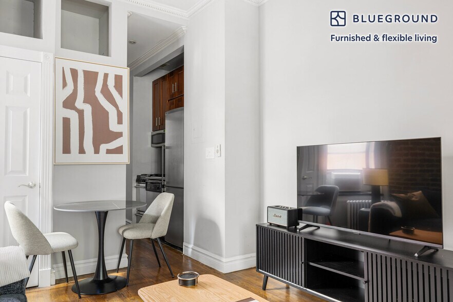 Building Photo - 246 Mott St