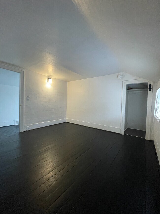 Building Photo - 116 S Hamilton St