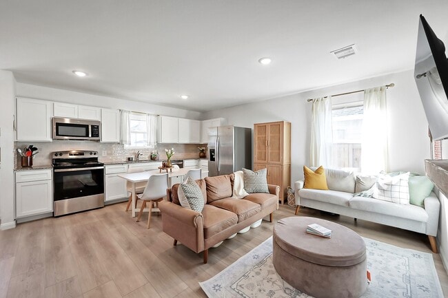 Building Photo - 16516 Jasmine Marie Pl