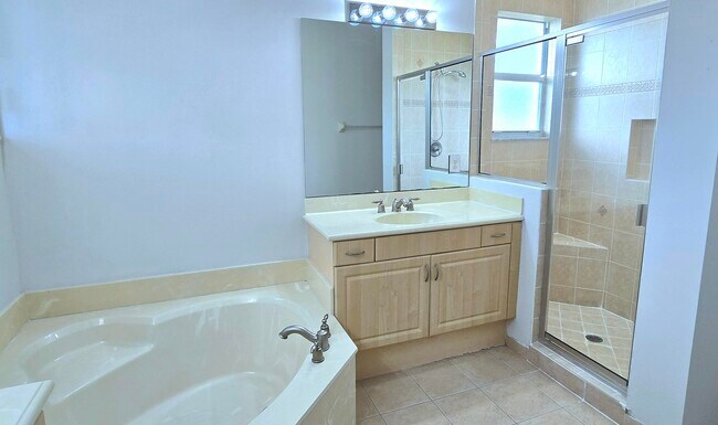 Building Photo - 4305 Coventry Pointe Way