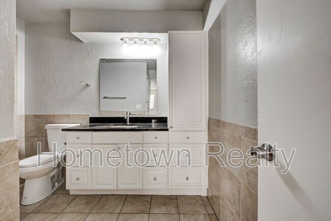 Building Photo - 605 W Clarke St