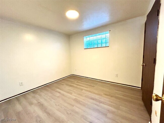 Building Photo - 28 Pioneer Dr