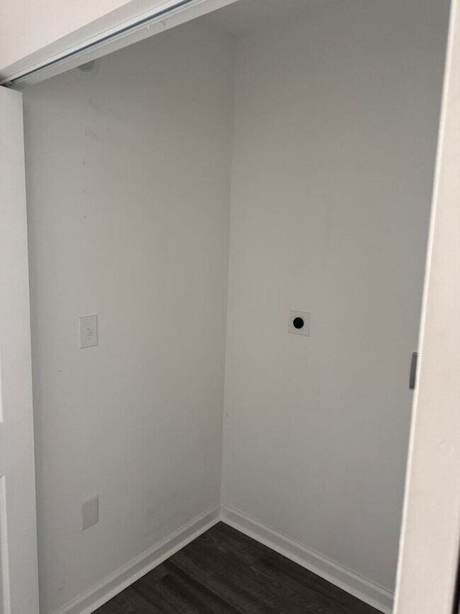 Building Photo - Beautifully fully renovated home now available for rent