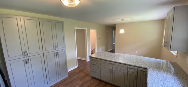 Building Photo - 1200 Davis Mill Rd