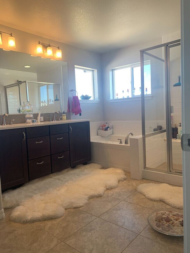 Building Photo - FOUR BED/3 BATH PRAIRIE STYLE HOME WITH GOURMET KITCHEN IN CORDERA NEIGHBORHOOD!