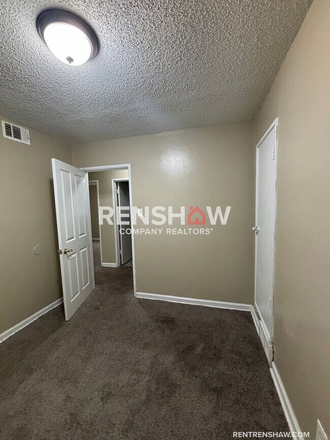 Building Photo - Text the Leasing Team at 901-820-4367 to s...