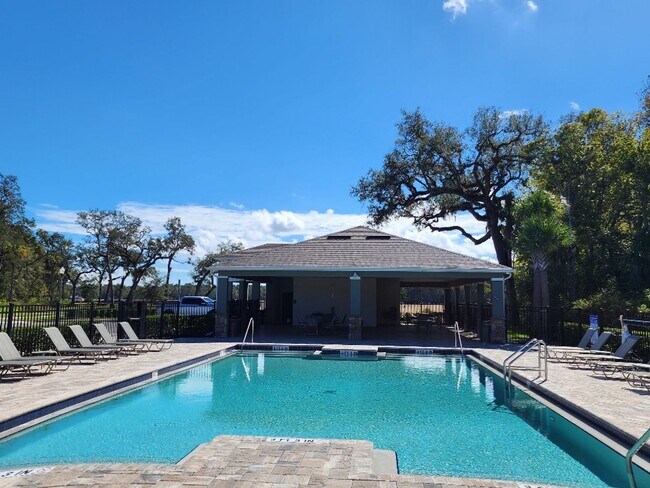 Building Photo - Lovely 4 Bedroom Home at Oak Leaf Preserve
