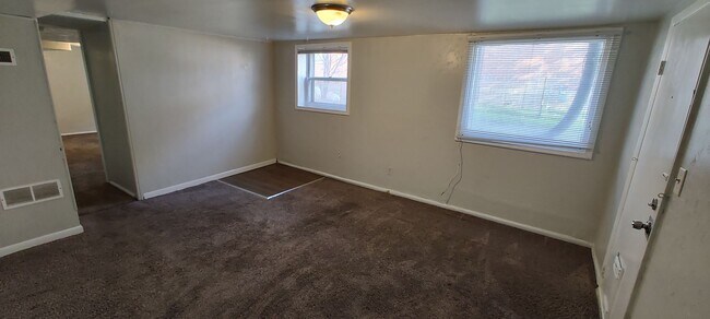Building Photo - GET $500 OFF THE FIRST MONTHS RENT!!!