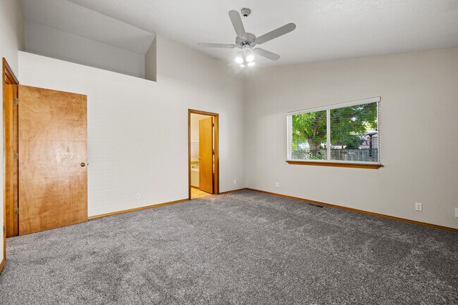 Building Photo - 5415 N Noble Fir Ave