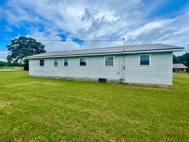 Building Photo - Nice home on large lot in Athens!