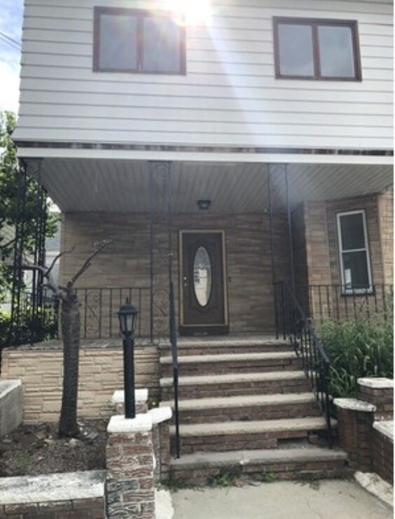 Primary Photo - 35 Pembroke St